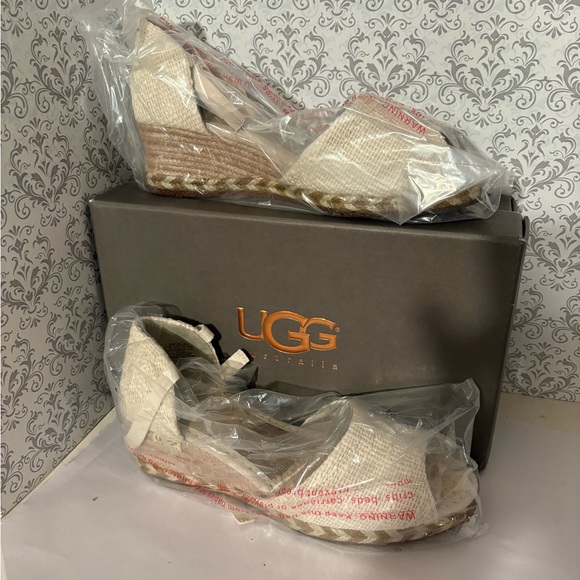 Uggs - Picture 1 of 3